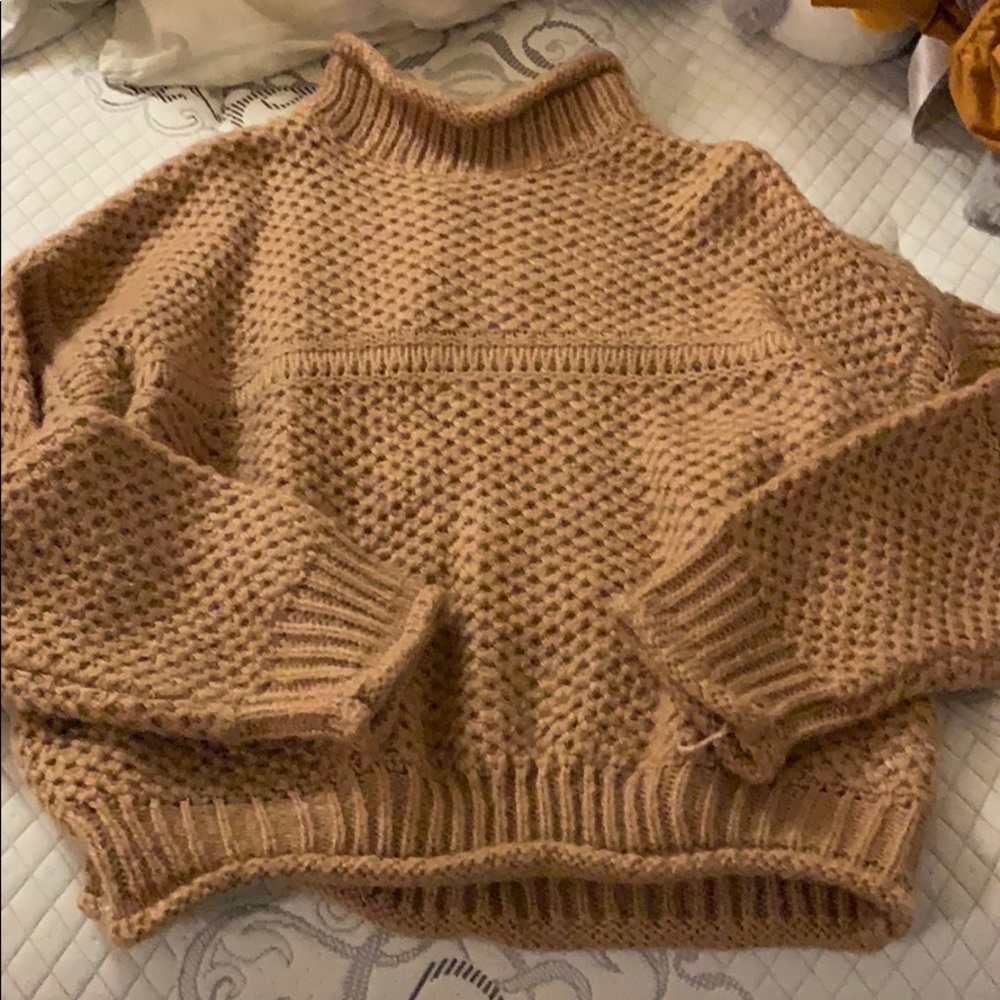 Semi cropped sweater